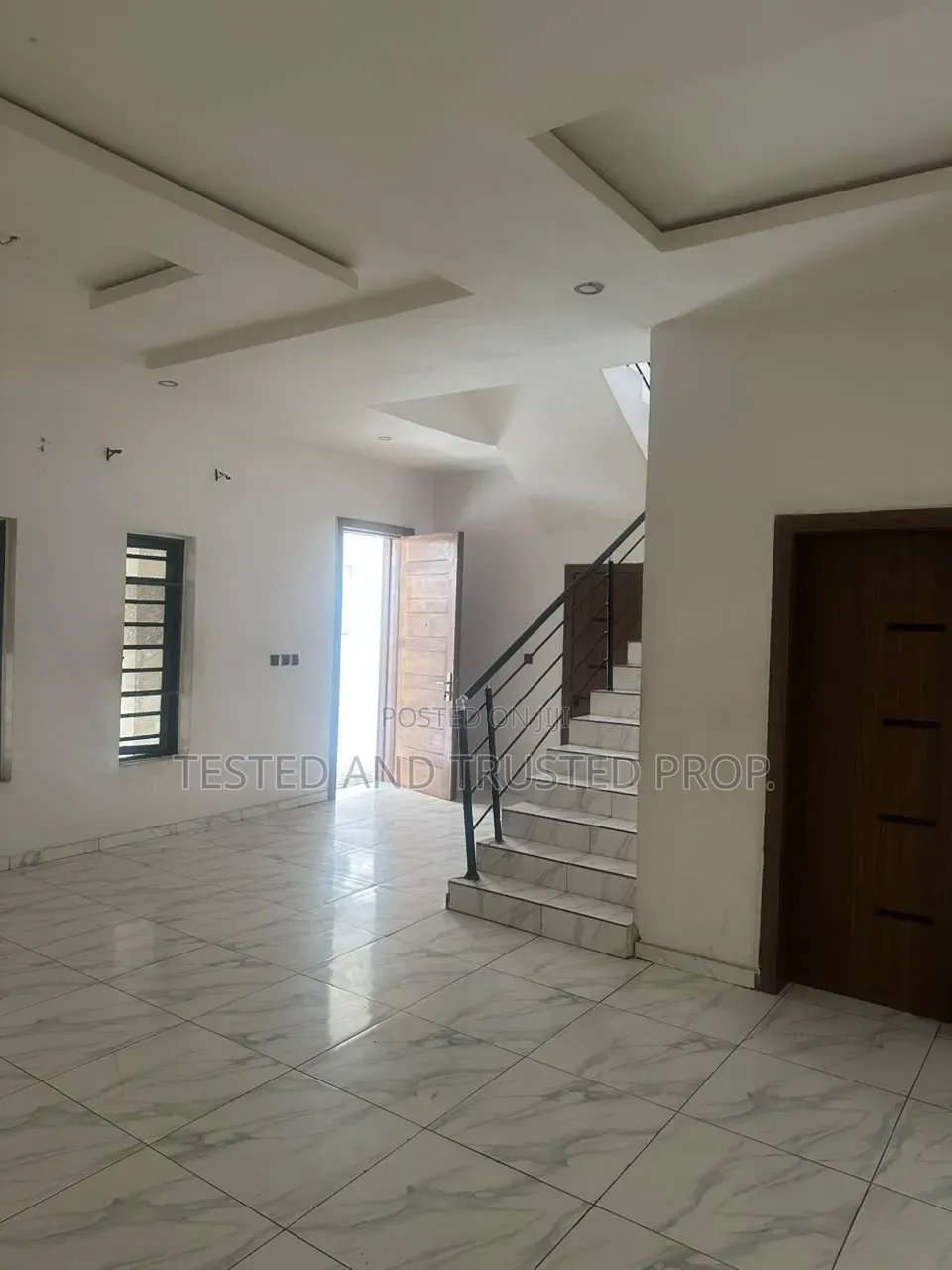 4bdrm Duplex in Harris Drive Vgc, Chevron for rent in Chevron