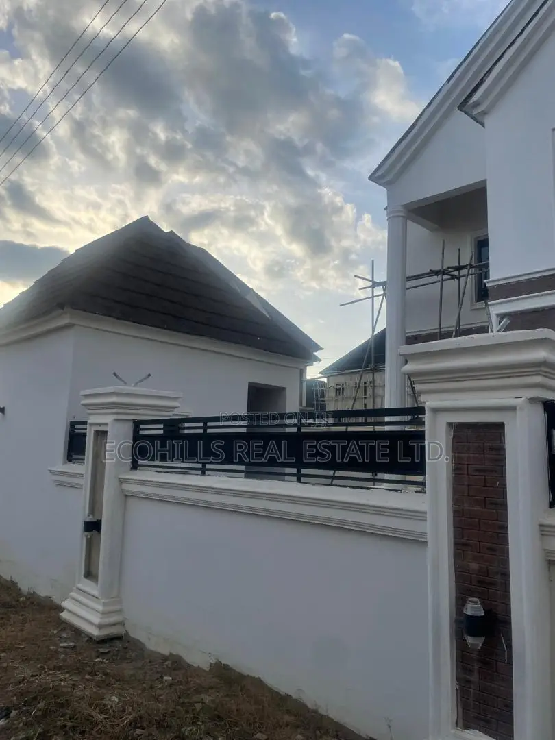 5bdrm House in Diamond Estate, Lugbe District for sale in Lugbe District