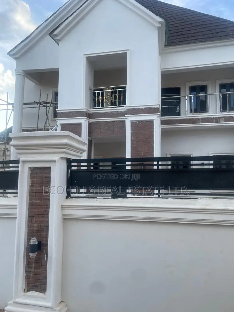 5bdrm House in Diamond Estate, Lugbe District for sale in Lugbe District