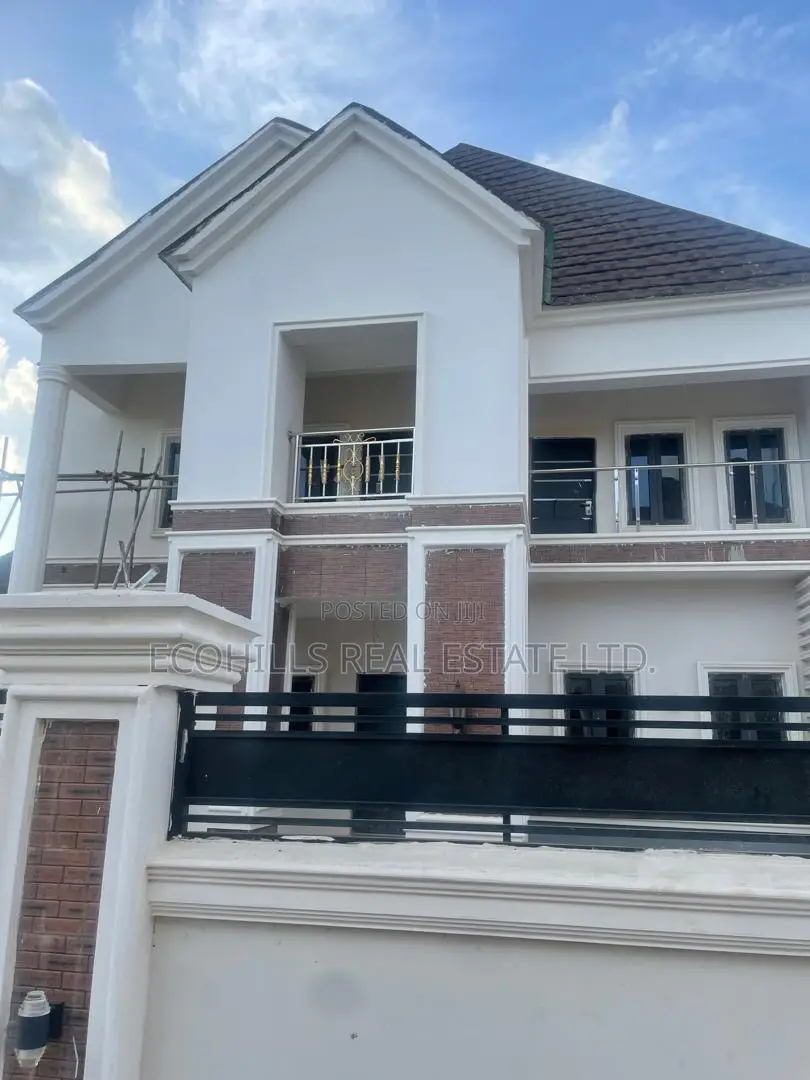 5bdrm House in Diamond Estate, Lugbe District for sale in Lugbe District