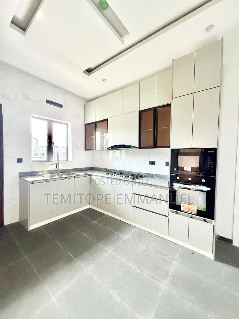 Furnished 3bdrm Apartment in Victoria Island for sale in Victoria Island
