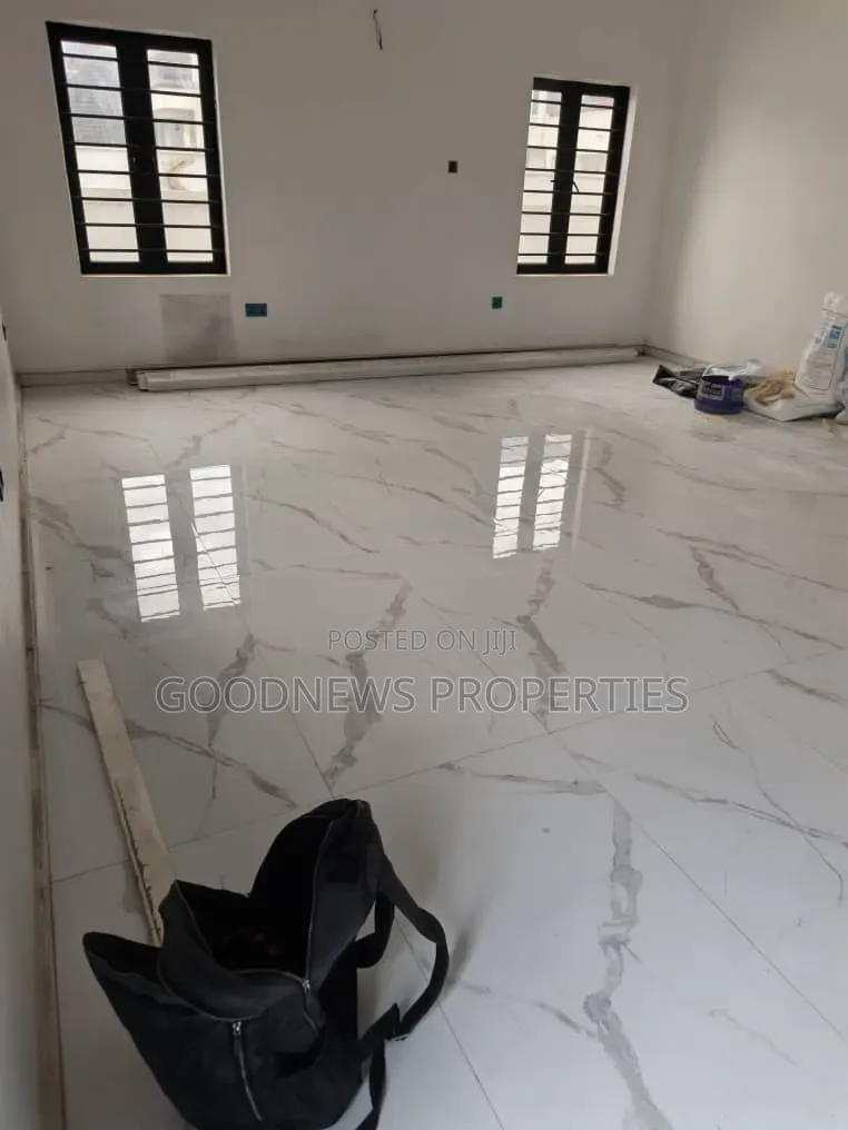4bdrm Duplex in Thomas Estates for sale in Thomas Estate