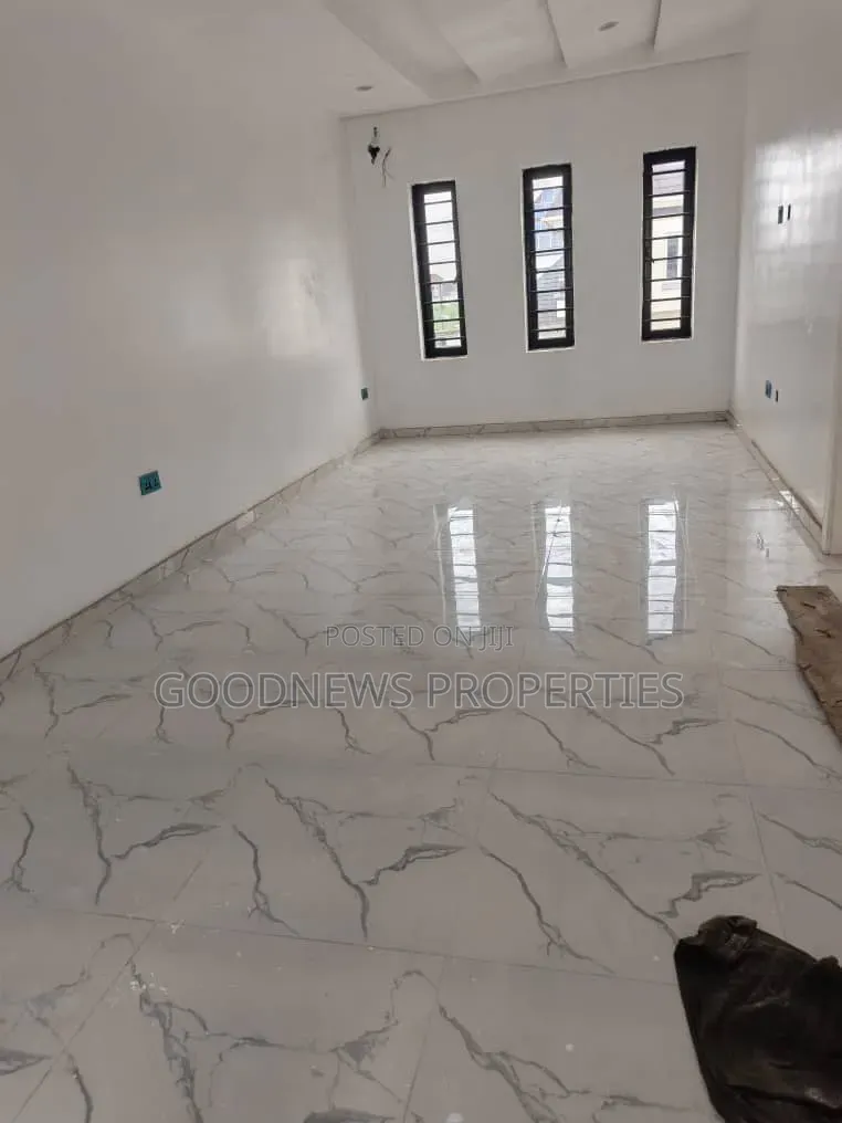 4bdrm Duplex in Thomas Estates for sale in Thomas Estate