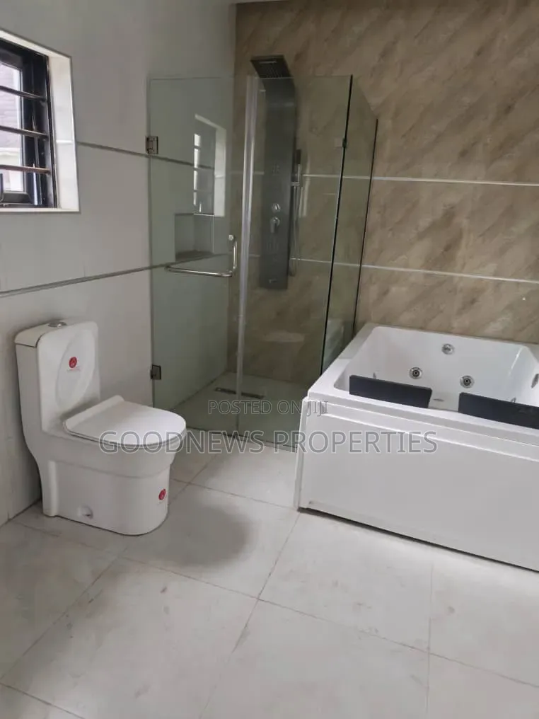 4bdrm Duplex in Thomas Estates for sale in Thomas Estate