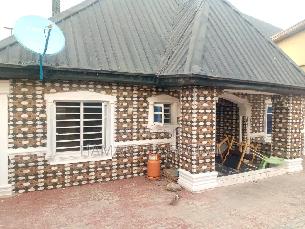 Furnished 4bdrm Bungalow in Idimu, Alimosho for sale in Alimosho