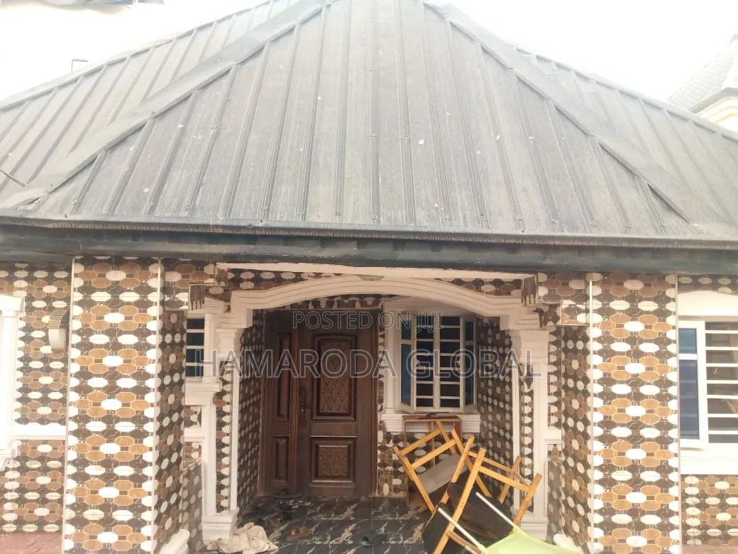 Furnished 4bdrm Bungalow in Idimu, Alimosho for sale in Alimosho