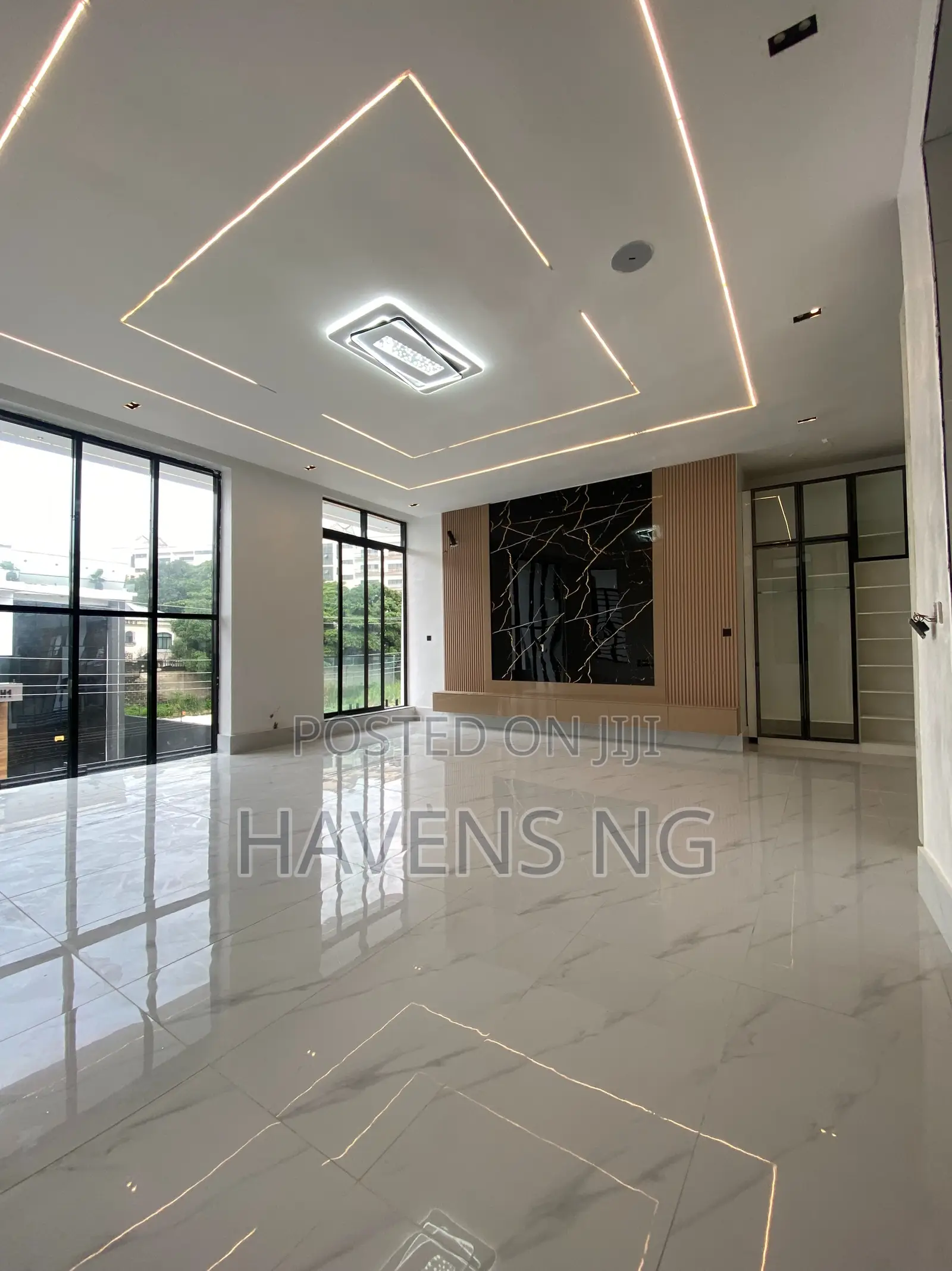 5bdrm Duplex in Chevron for sale in Chevron