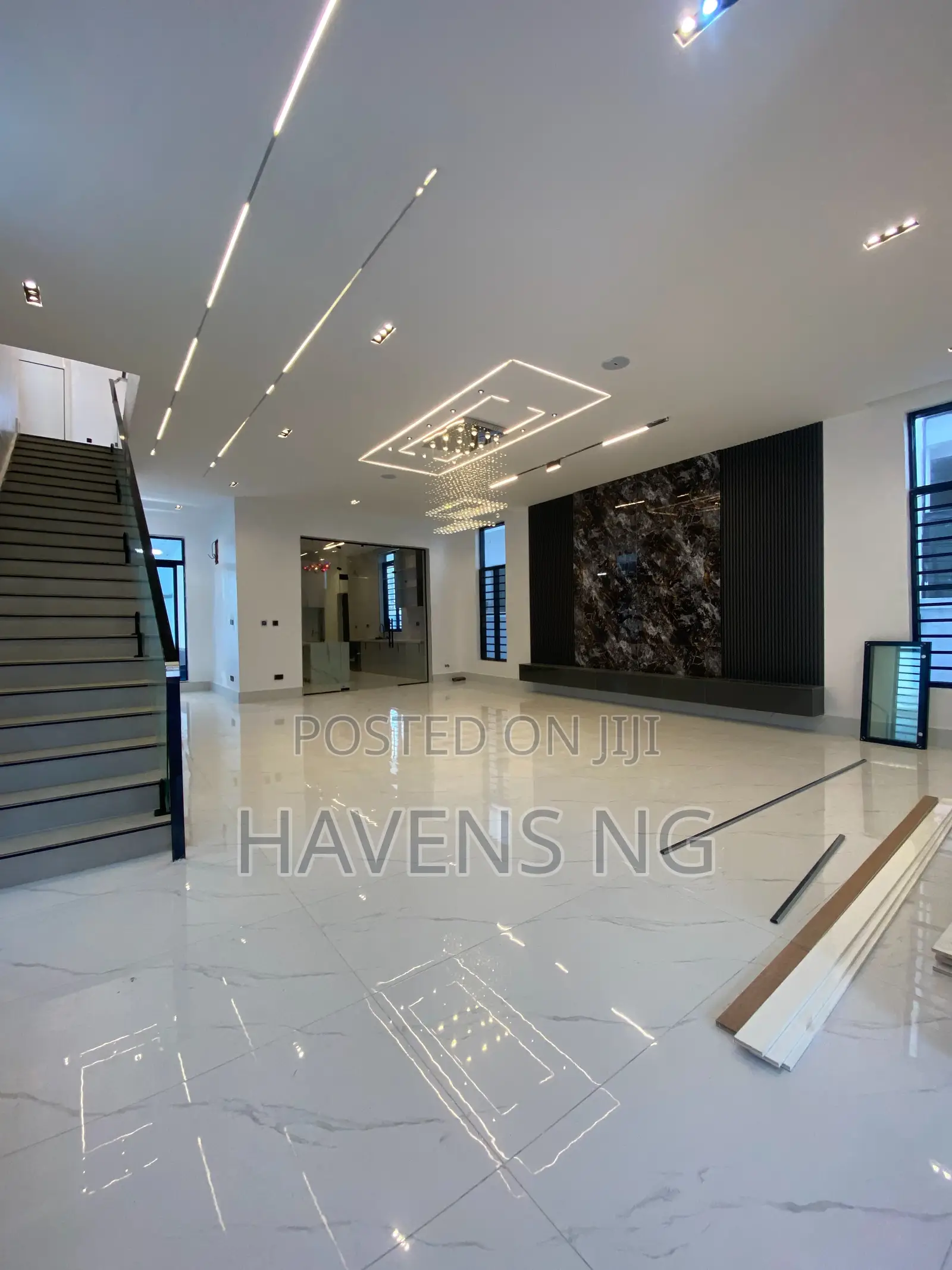 5bdrm Duplex in Chevron for sale in Chevron