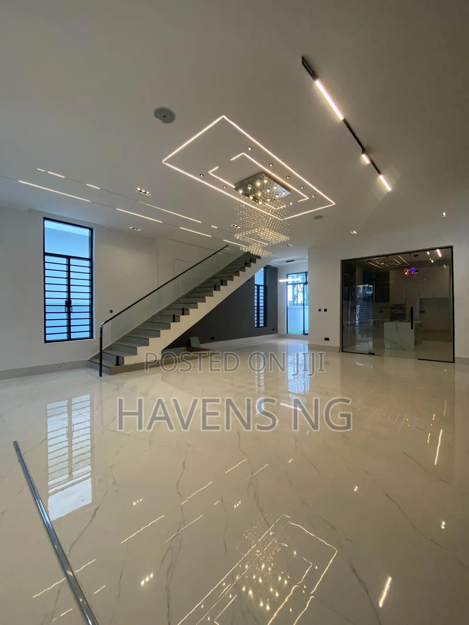 5bdrm Duplex in Chevron for sale in Chevron