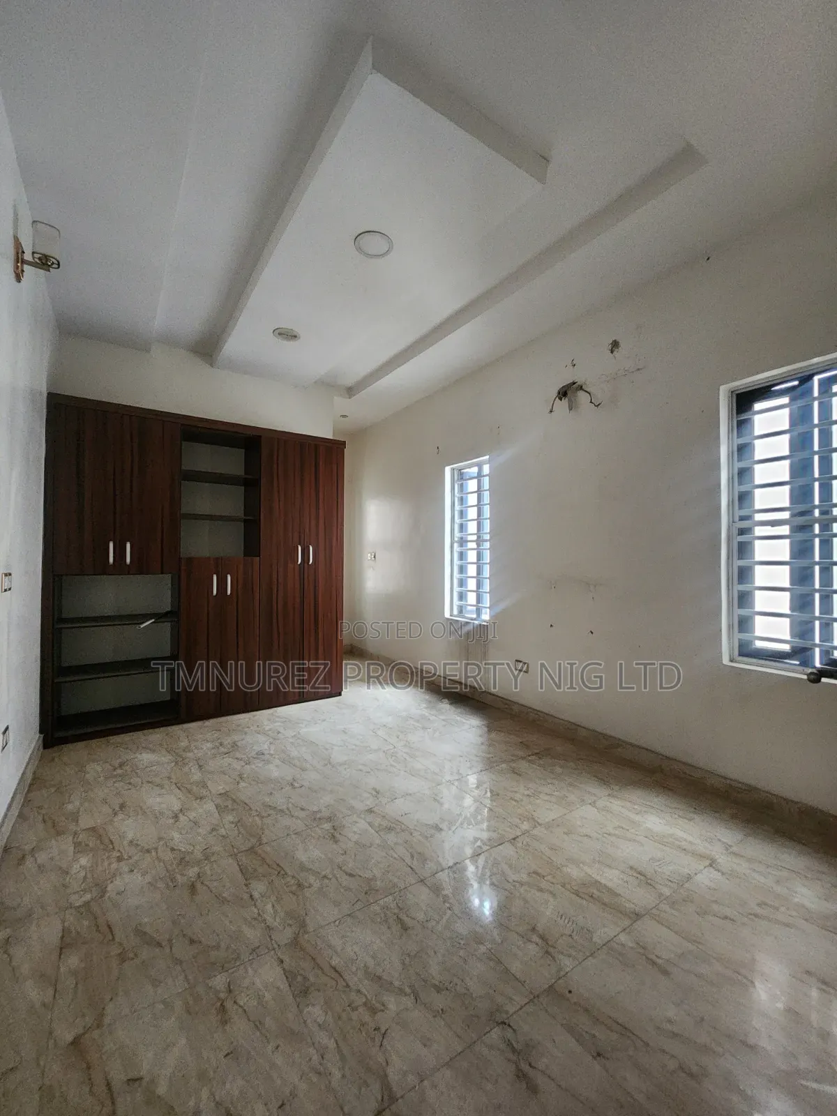 4bdrm Duplex in Chevron for sale in Chevron