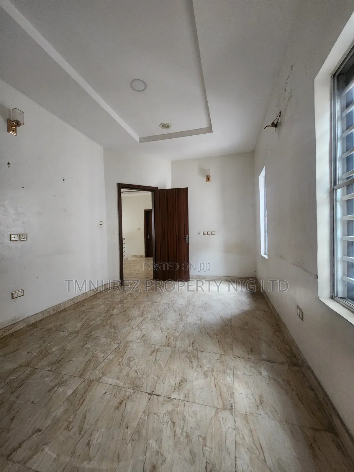 4bdrm Duplex in Chevron for sale in Chevron