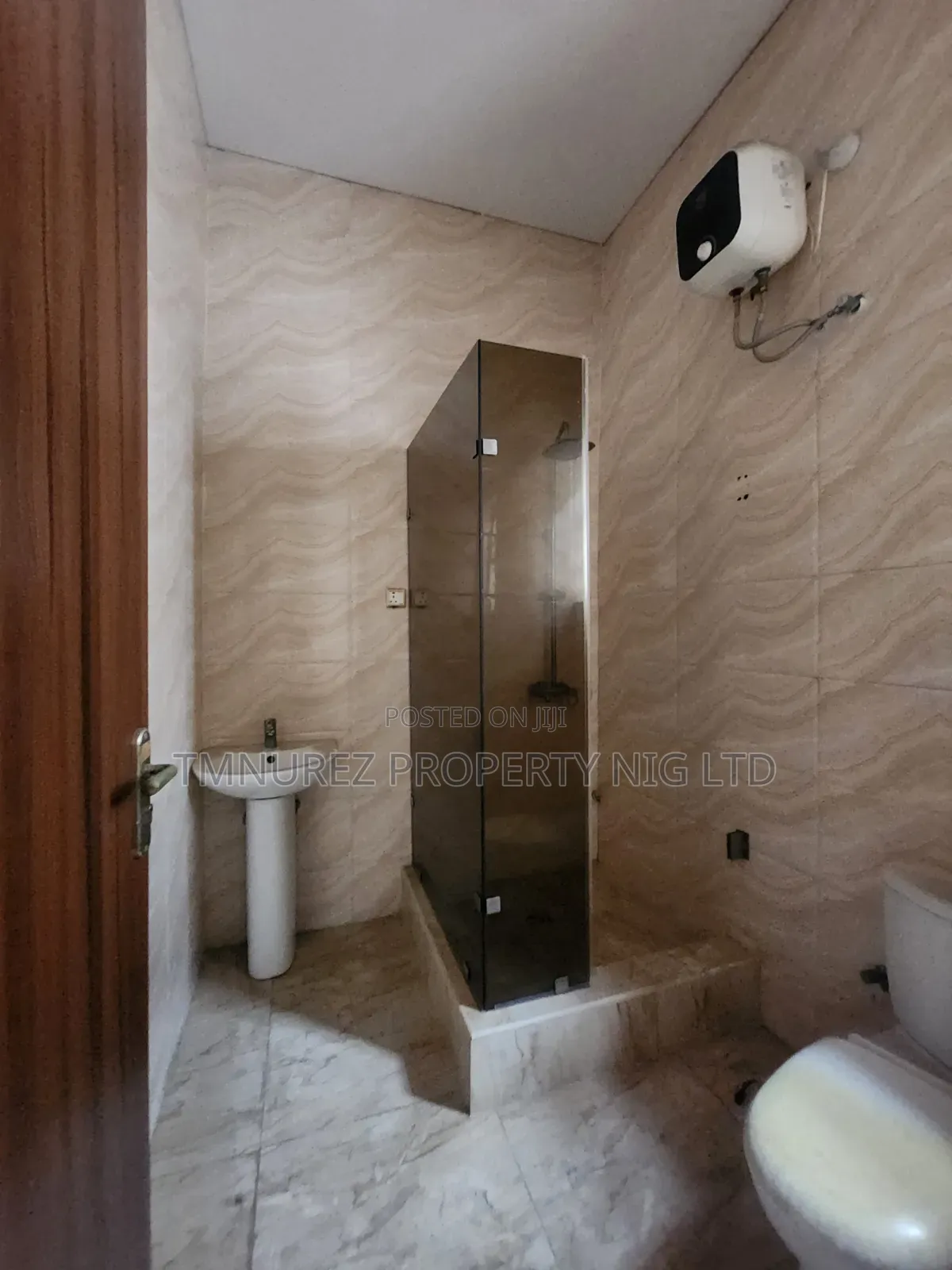 4bdrm Duplex in Chevron for sale in Chevron