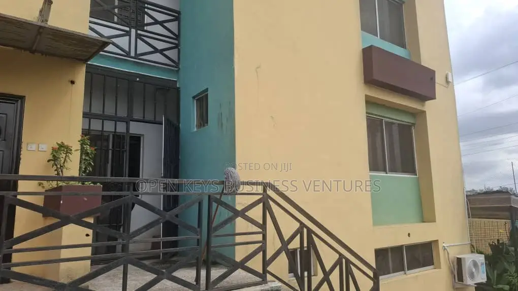 2bdrm Apartment in Derin Court, Sabo / Ibadan for sale in Sabo / Ibadan