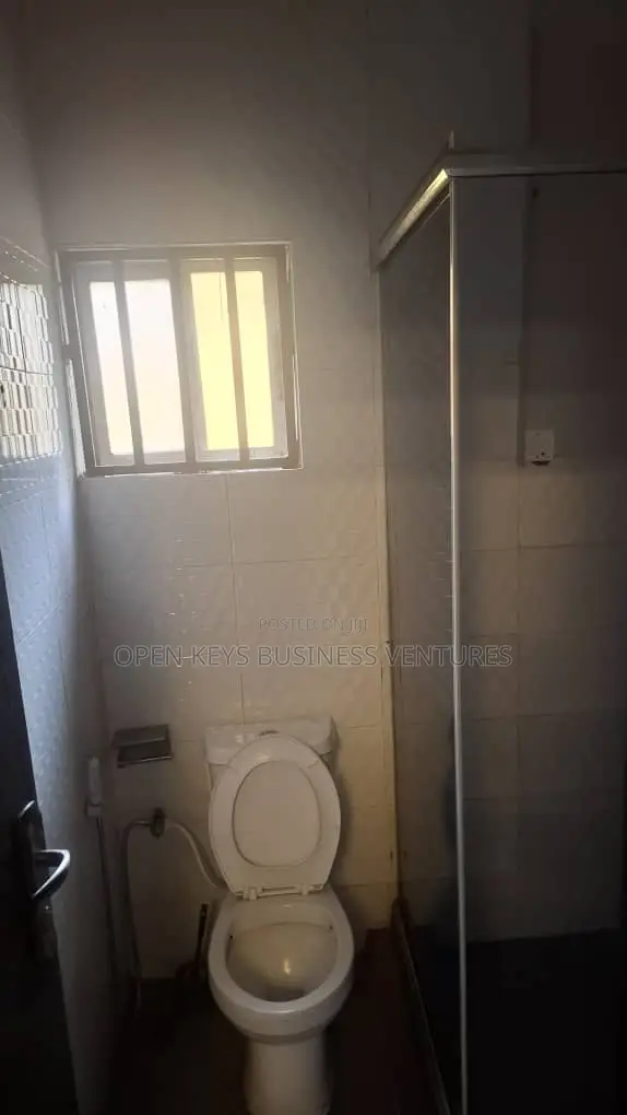 2bdrm Apartment in Derin Court, Sabo / Ibadan for sale in Sabo / Ibadan