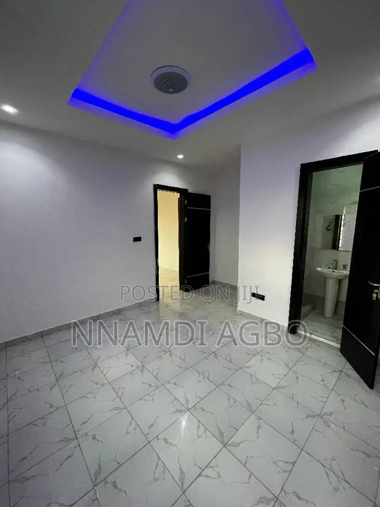 Mini Flat in Chevron for rent in Chevron