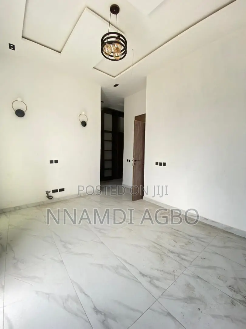 4bdrm Duplex in Ikota for sale in Ikota