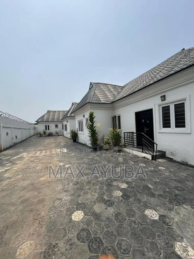 6bdrm Bungalow in Ogudu-Orioke for sale in Ogudu-Orioke
