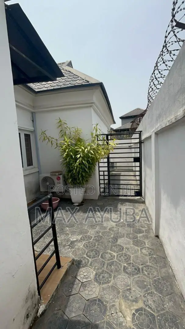 6bdrm Bungalow in Ogudu-Orioke for sale in Ogudu-Orioke