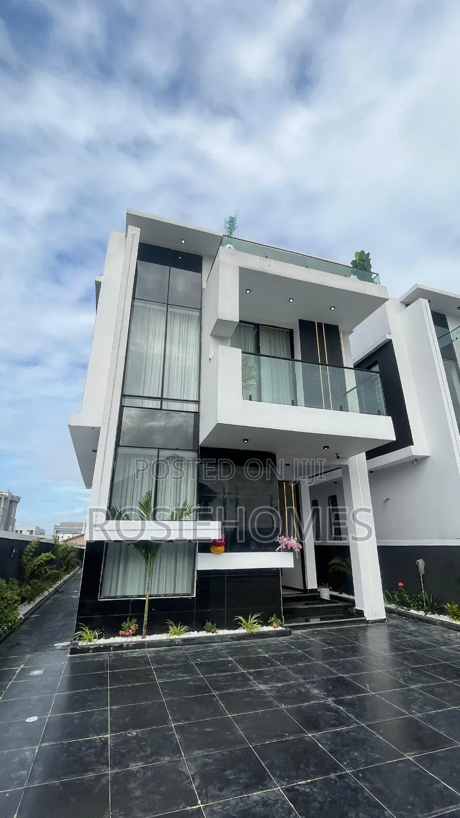 5bdrm Duplex in Ologolo Estate for sale in Ologolo