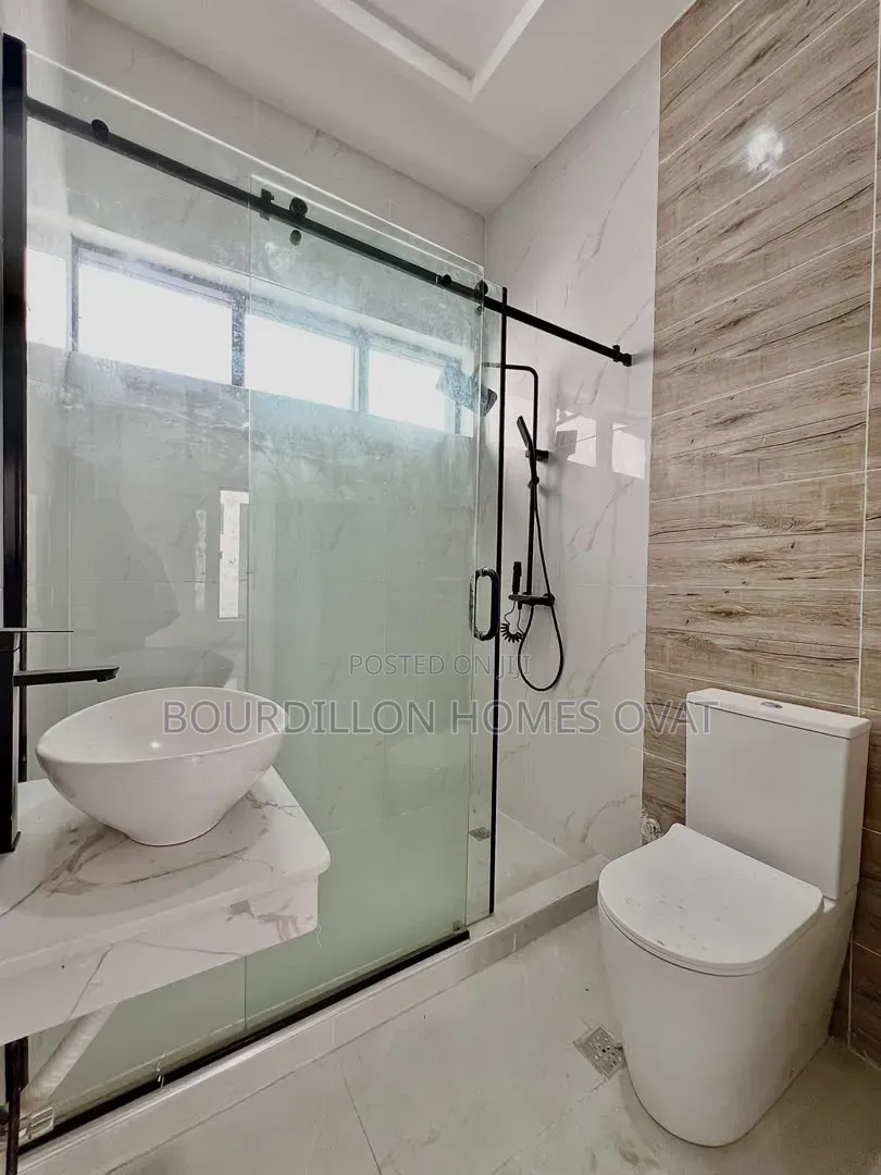 4bdrm Duplex in Chevron Toll Gate for sale in Chevron