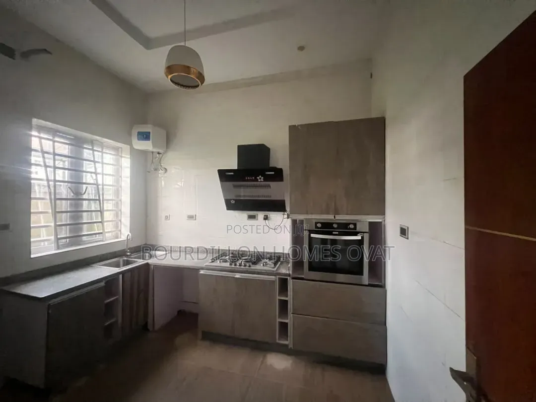 4bdrm Duplex in Chevron Alternative for sale in Chevron