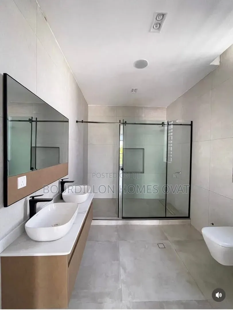 5bdrm Duplex in Lekki Phase 1 for sale in Lekki Phase 1