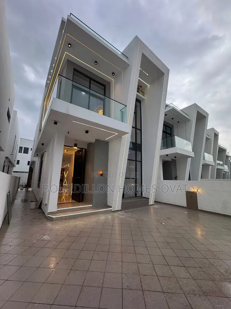 5bdrm Duplex in Lekki Phase 1 for sale in Lekki Phase 1