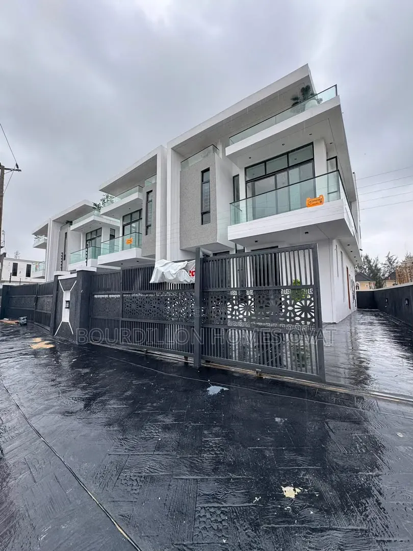 4bdrm Duplex in Ikota Villa Estate for sale in Ikota
