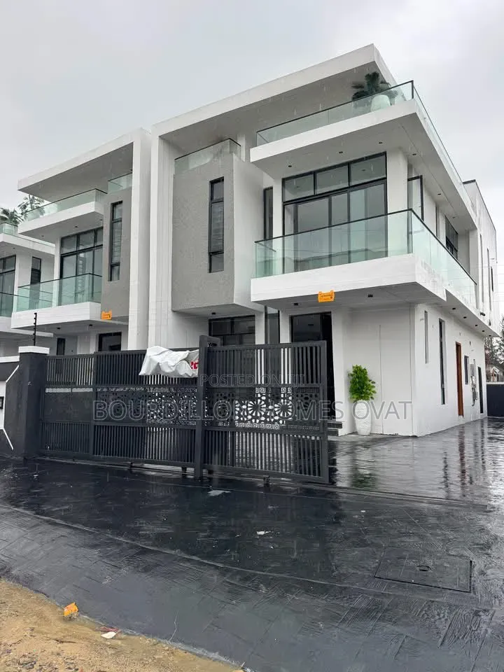 4bdrm Duplex in Ikota Villa Estate for sale in Ikota
