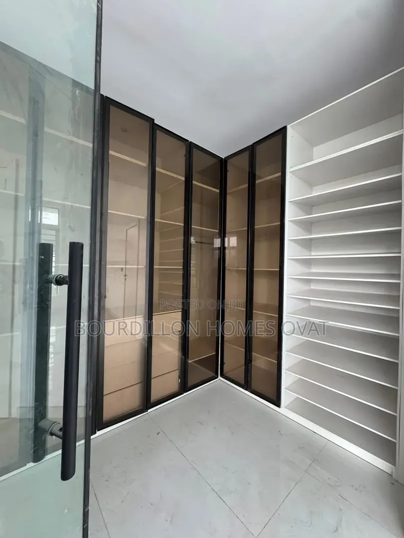 4bdrm Duplex in Ikota Villa Estate for sale in Ikota