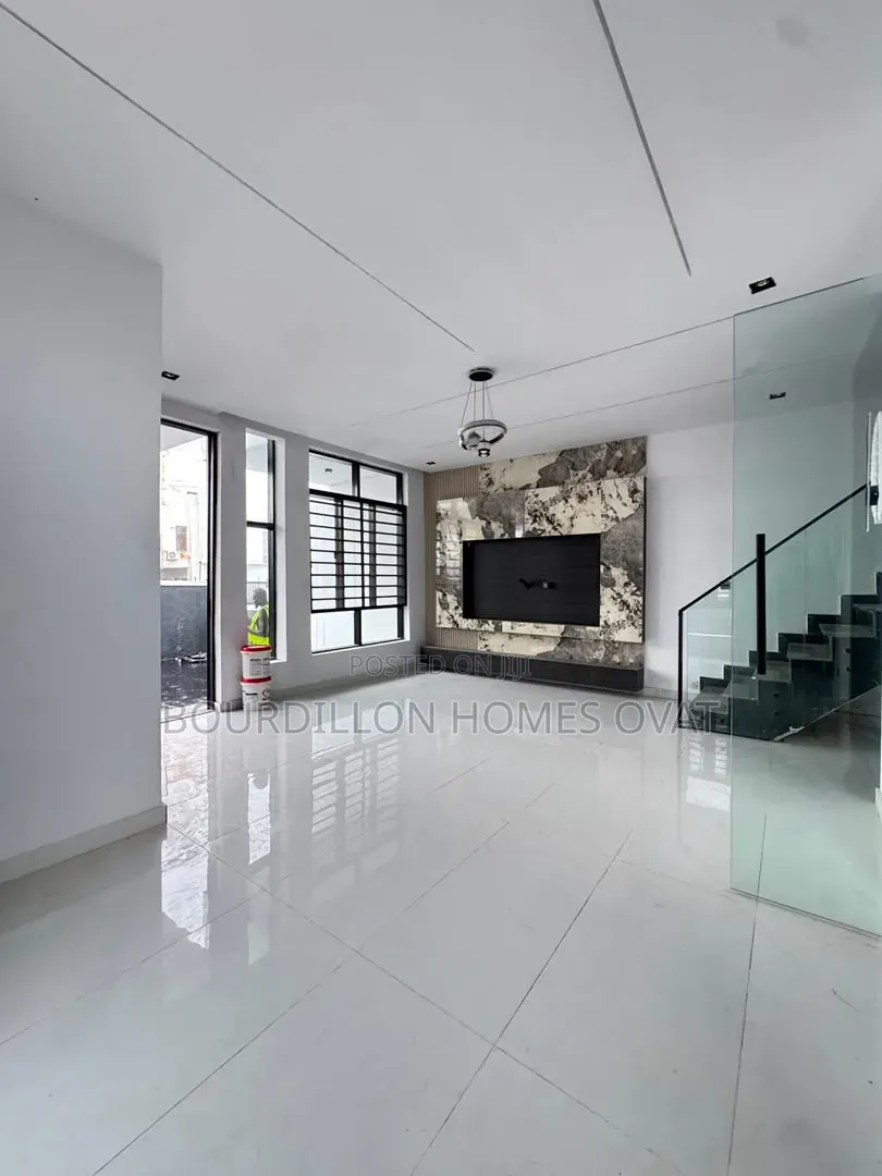 4bdrm Duplex in Ikota Villa Estate for sale in Ikota