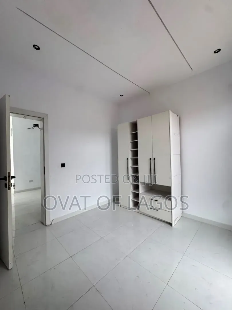 4bdrm Duplex in Ikota Villa for sale in Ikota