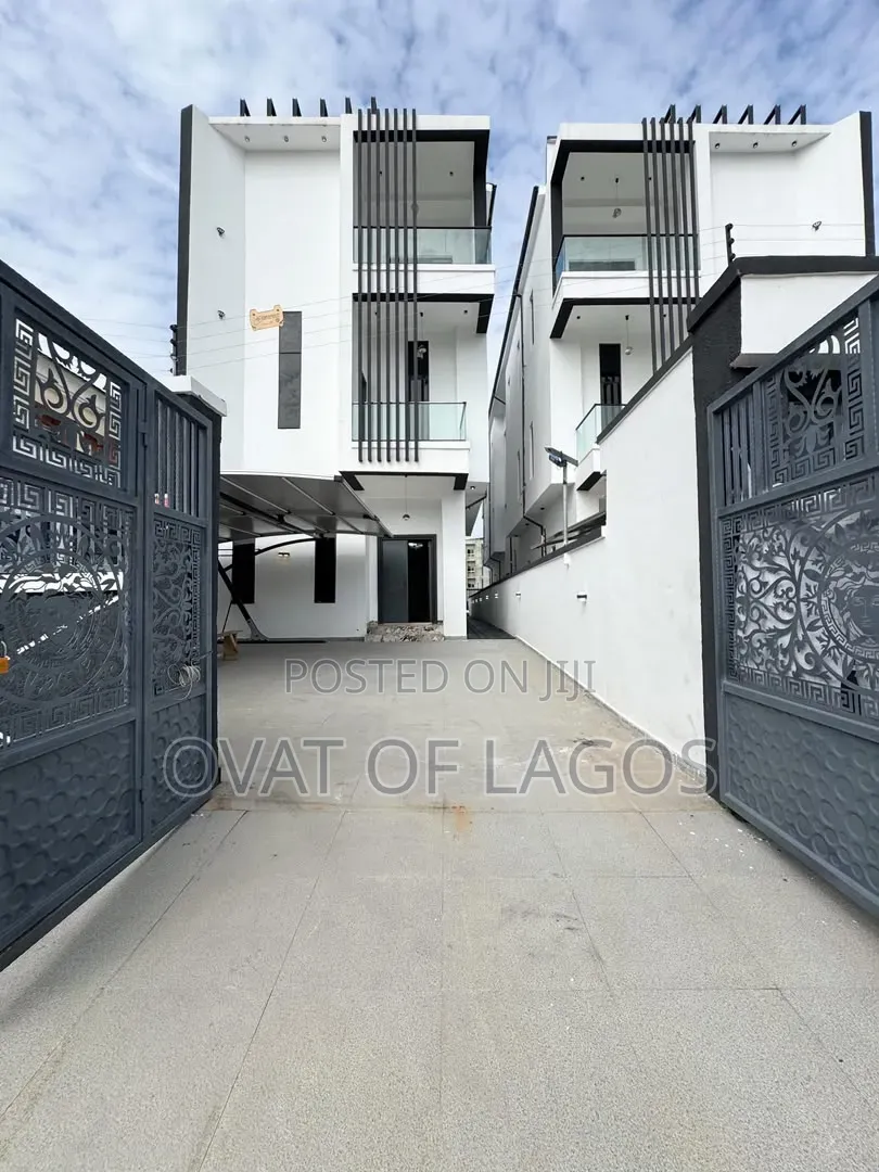 5bdrm Duplex in Ikta, Ikota for sale in Ikota