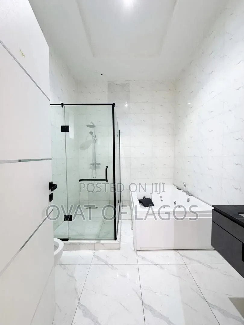 5bdrm Duplex in Ikta, Ikota for sale in Ikota