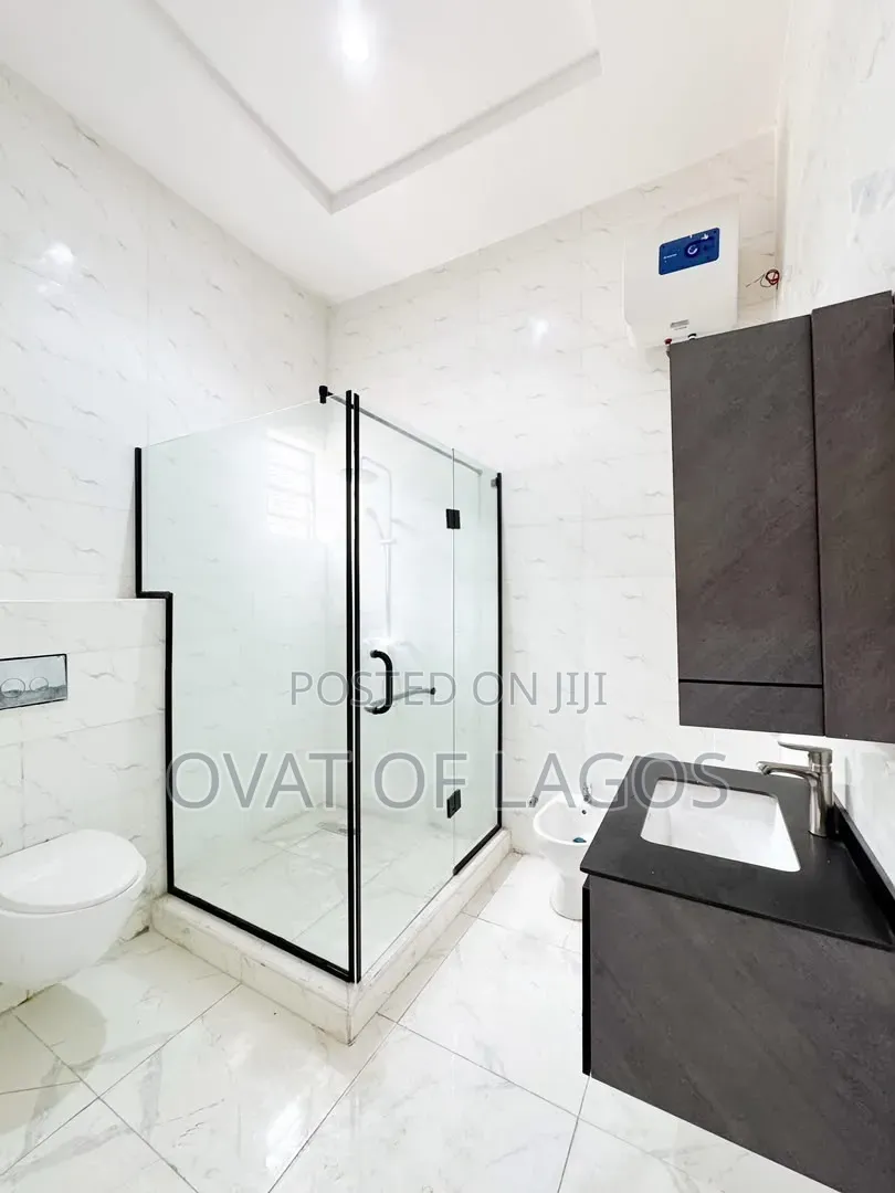 5bdrm Duplex in Ikta, Ikota for sale in Ikota