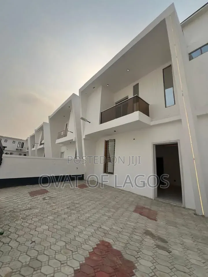 4bdrm Duplex in Ikota Gra for rent in Ikota