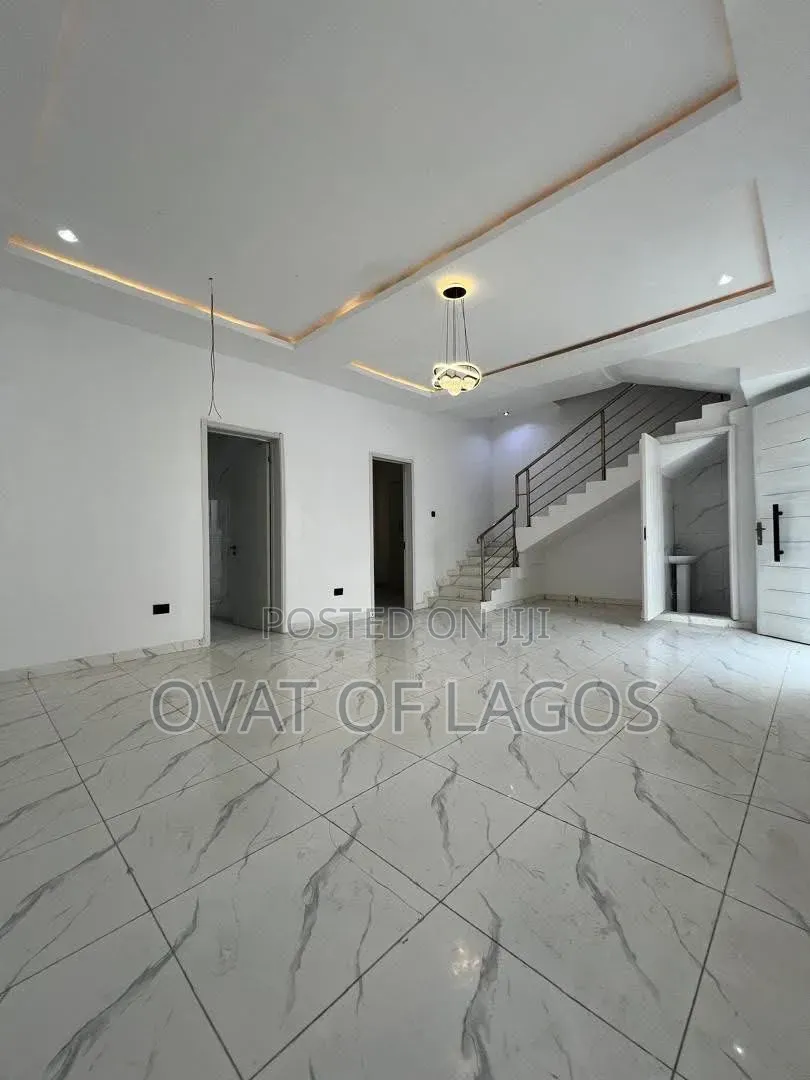 4bdrm Duplex in Ikota Gra for rent in Ikota