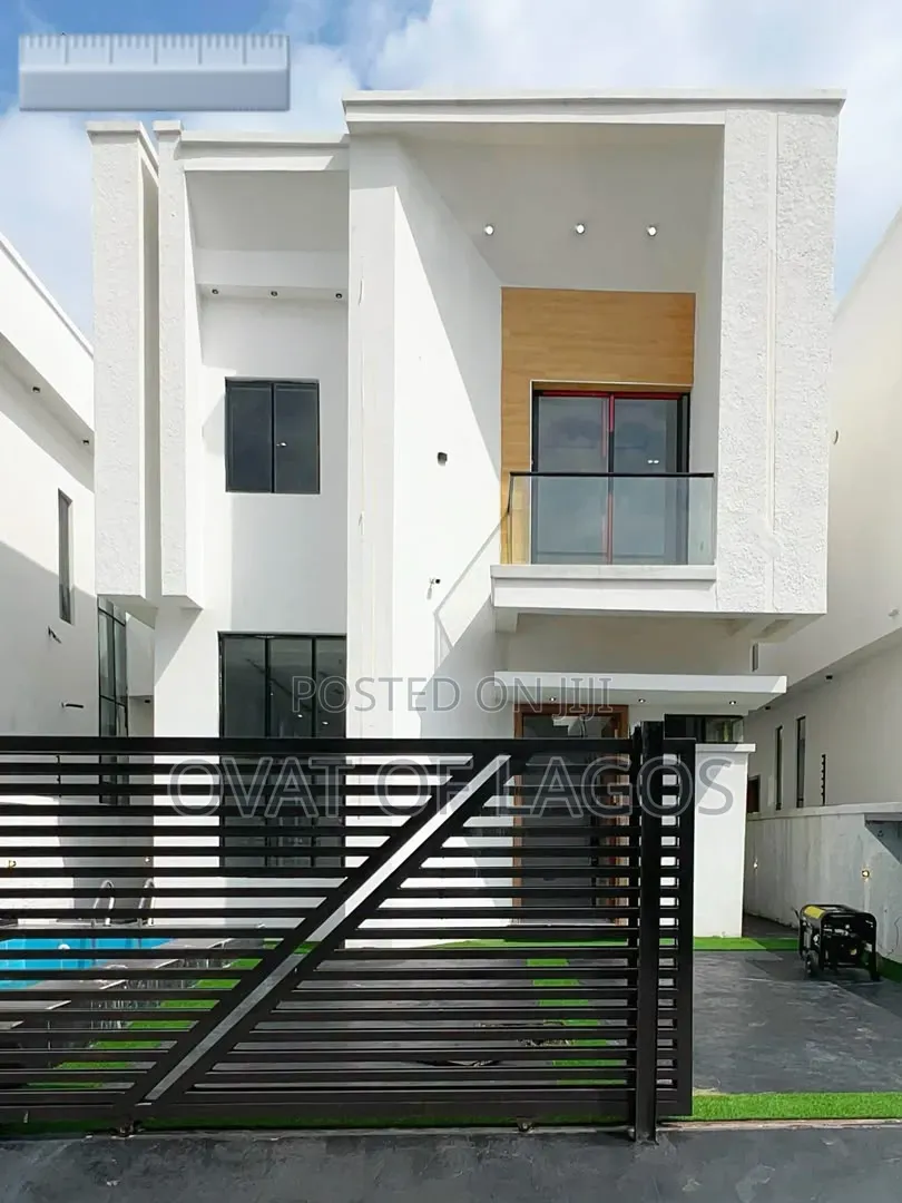 4bdrm Duplex in Chevron Tollgate for sale in Chevron