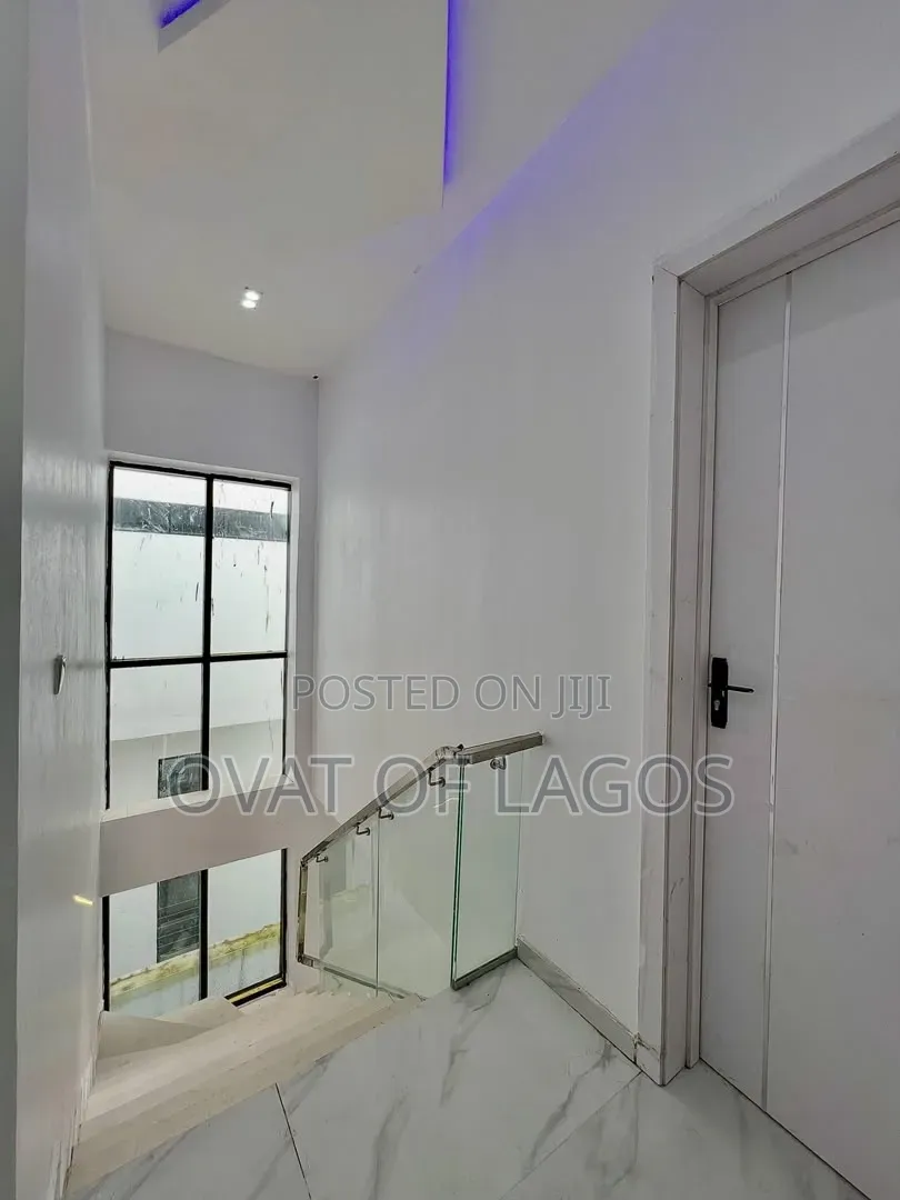 4bdrm Duplex in Chevron Tollgate for sale in Chevron