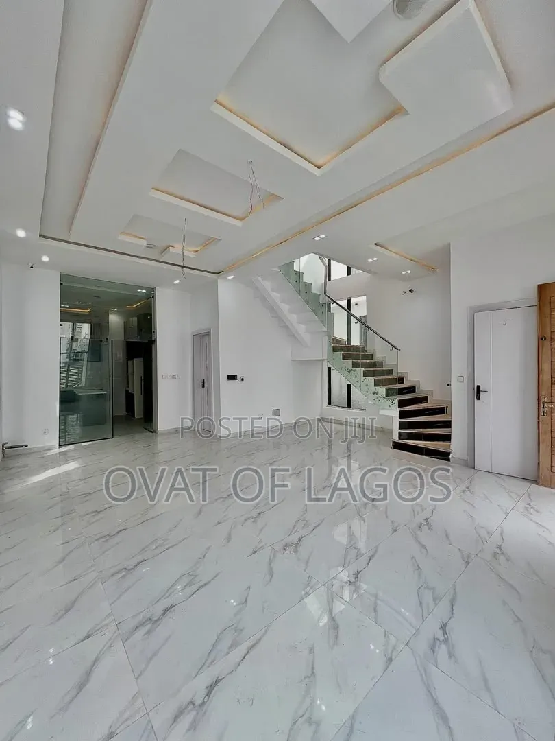 4bdrm Duplex in Chevron Tollgate for sale in Chevron