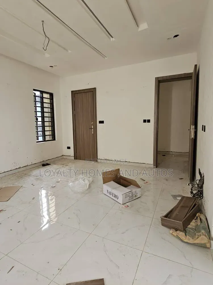 4bdrm Duplex in Adeniyi Jones for sale in Adeniyi Jones