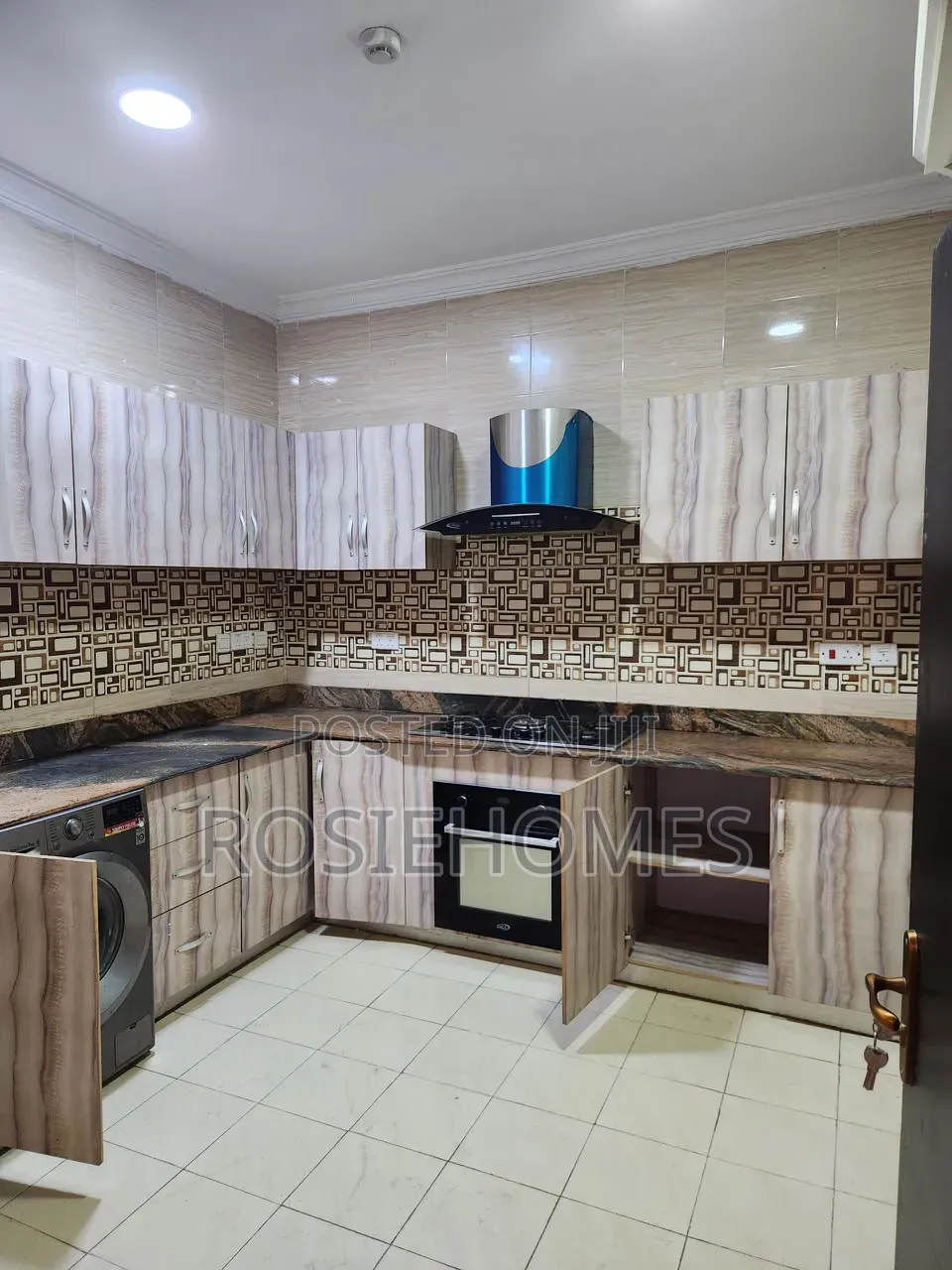 3bdrm Block of Flats in Parkview Estate for rent in Parkview Estate