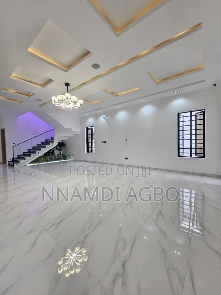 5bdrm Duplex in Lafiaji for sale in Lafiaji