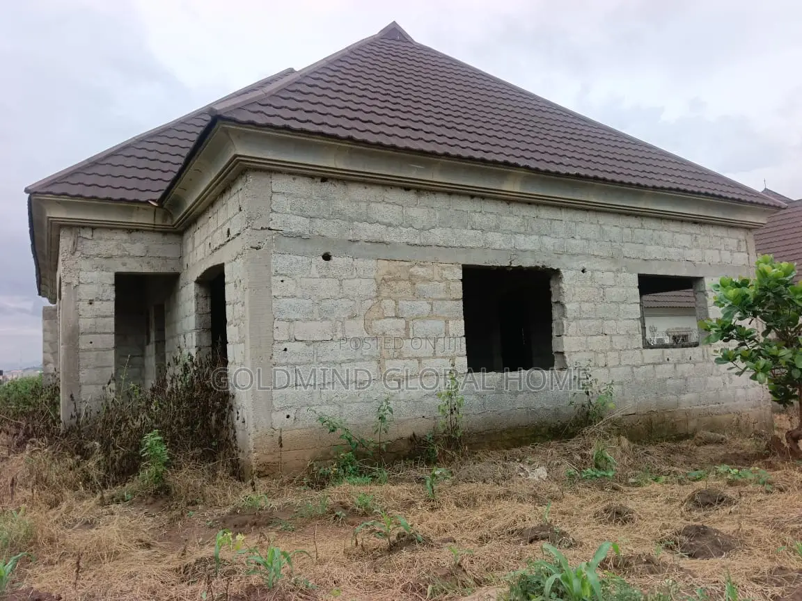 3bdrm Bungalow in Lugbe District. for sale in Sabon Lugbe