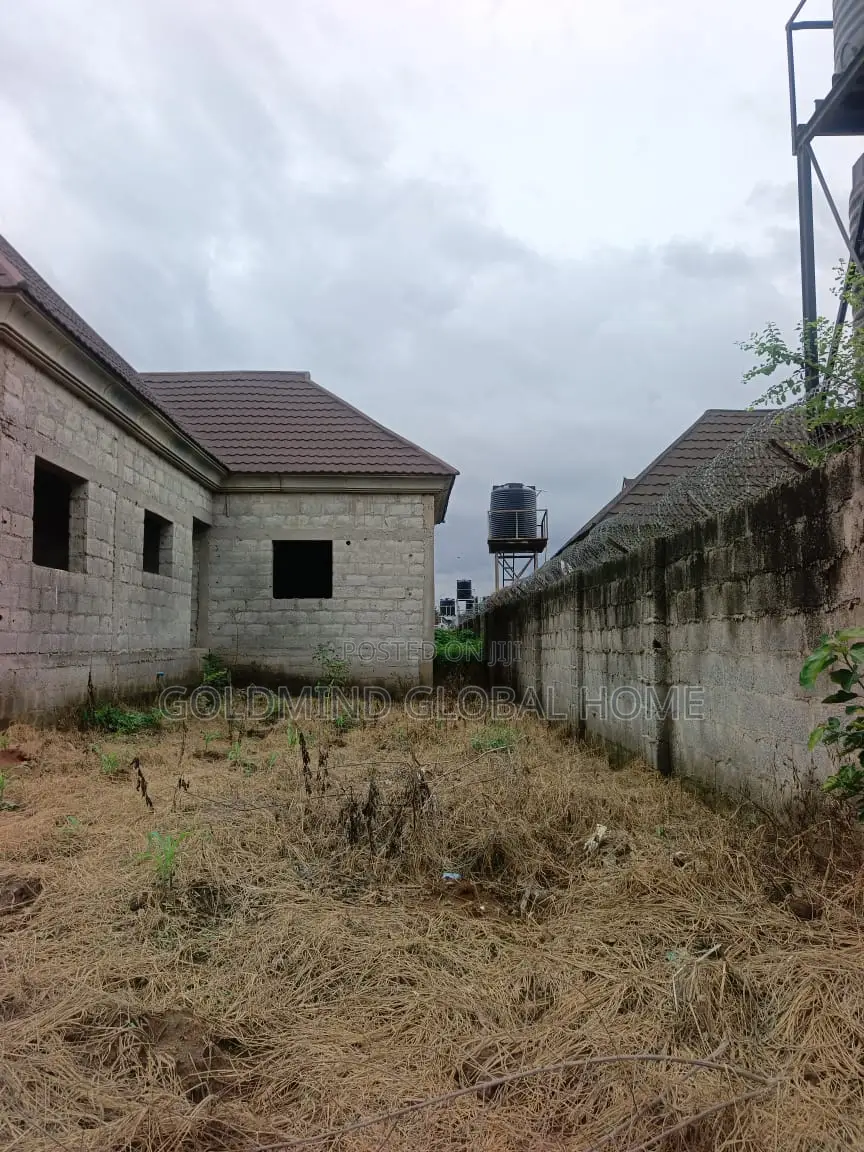 3bdrm Bungalow in Lugbe District. for sale in Sabon Lugbe