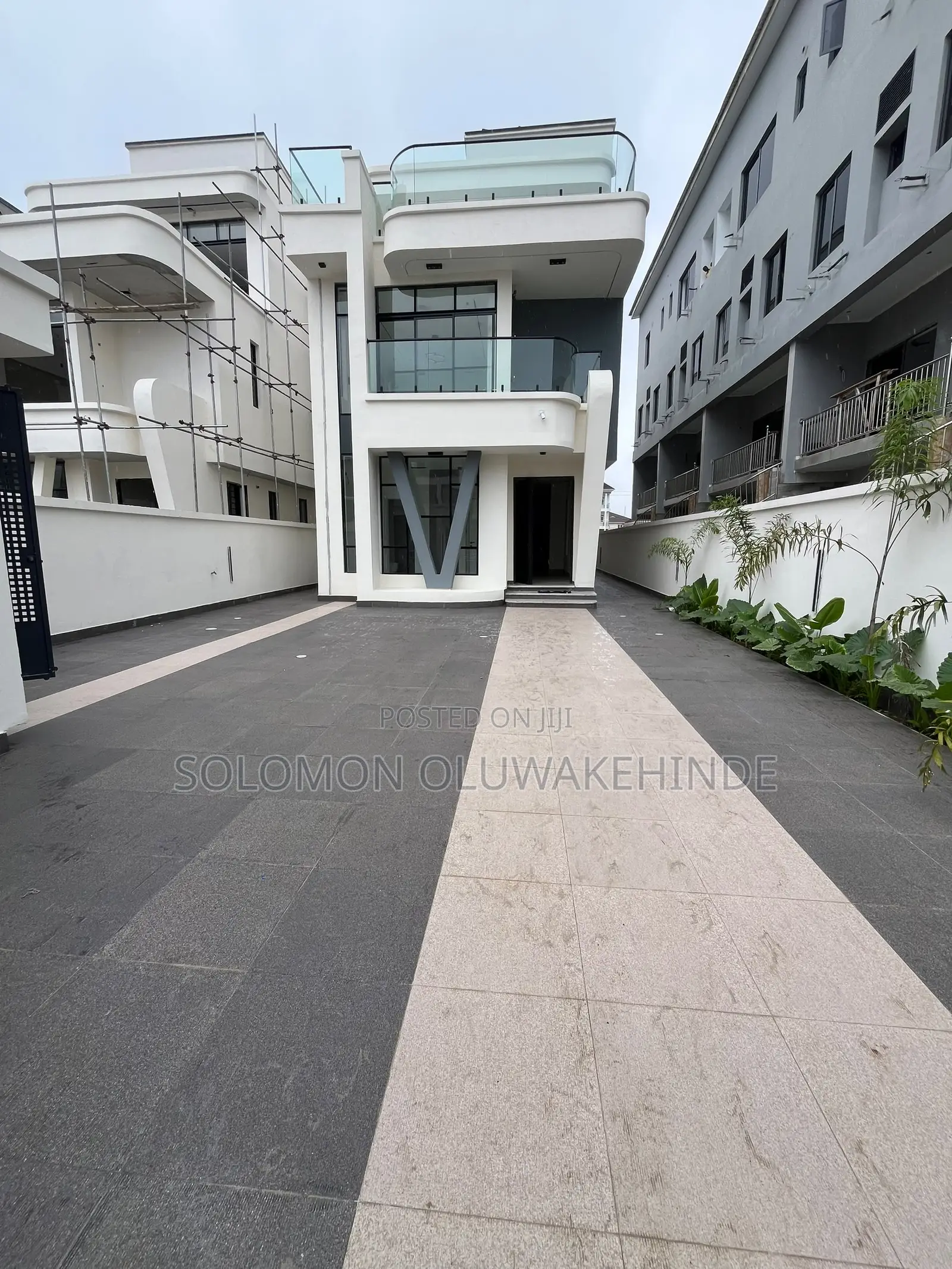 5bdrm Duplex in Lekki Phase 1 for sale in Lekki Phase 1