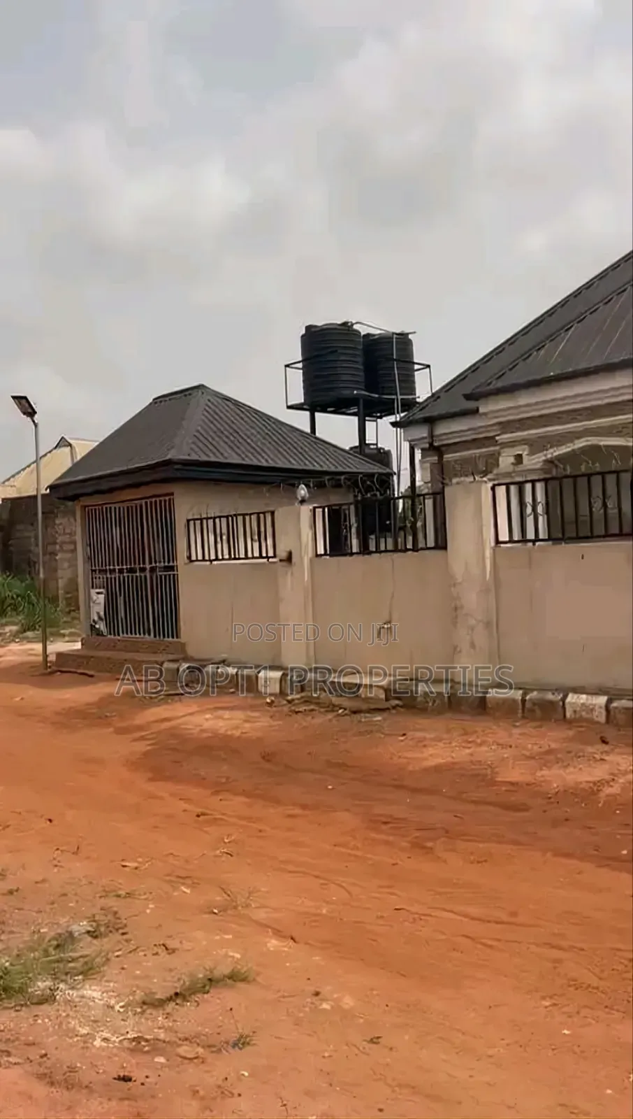 4bdrm Bungalow in Iguadolor, Siluko Rd, Benin City for sale in Benin City