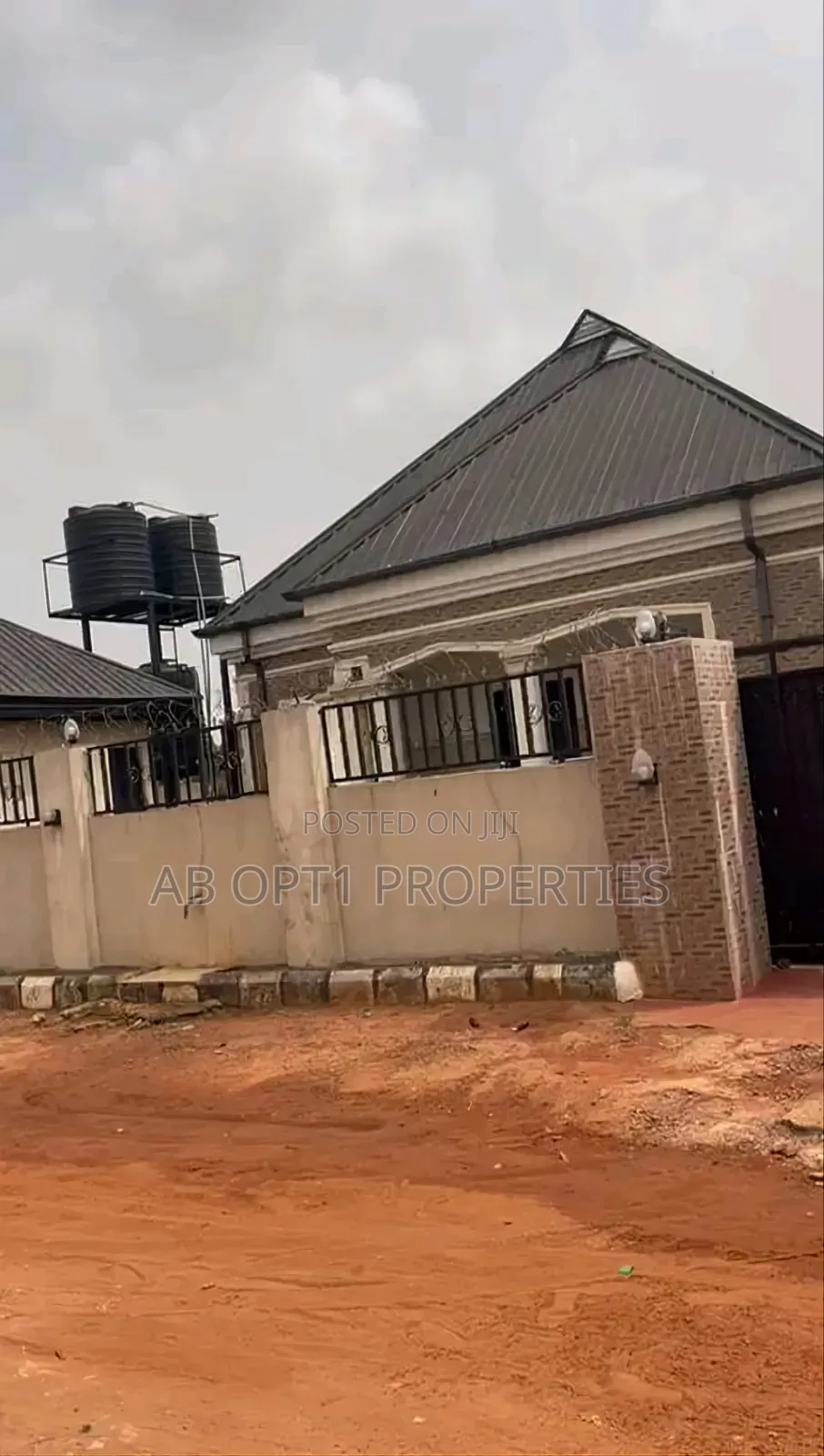 4bdrm Bungalow in Iguadolor, Siluko Rd, Benin City for sale in Benin City