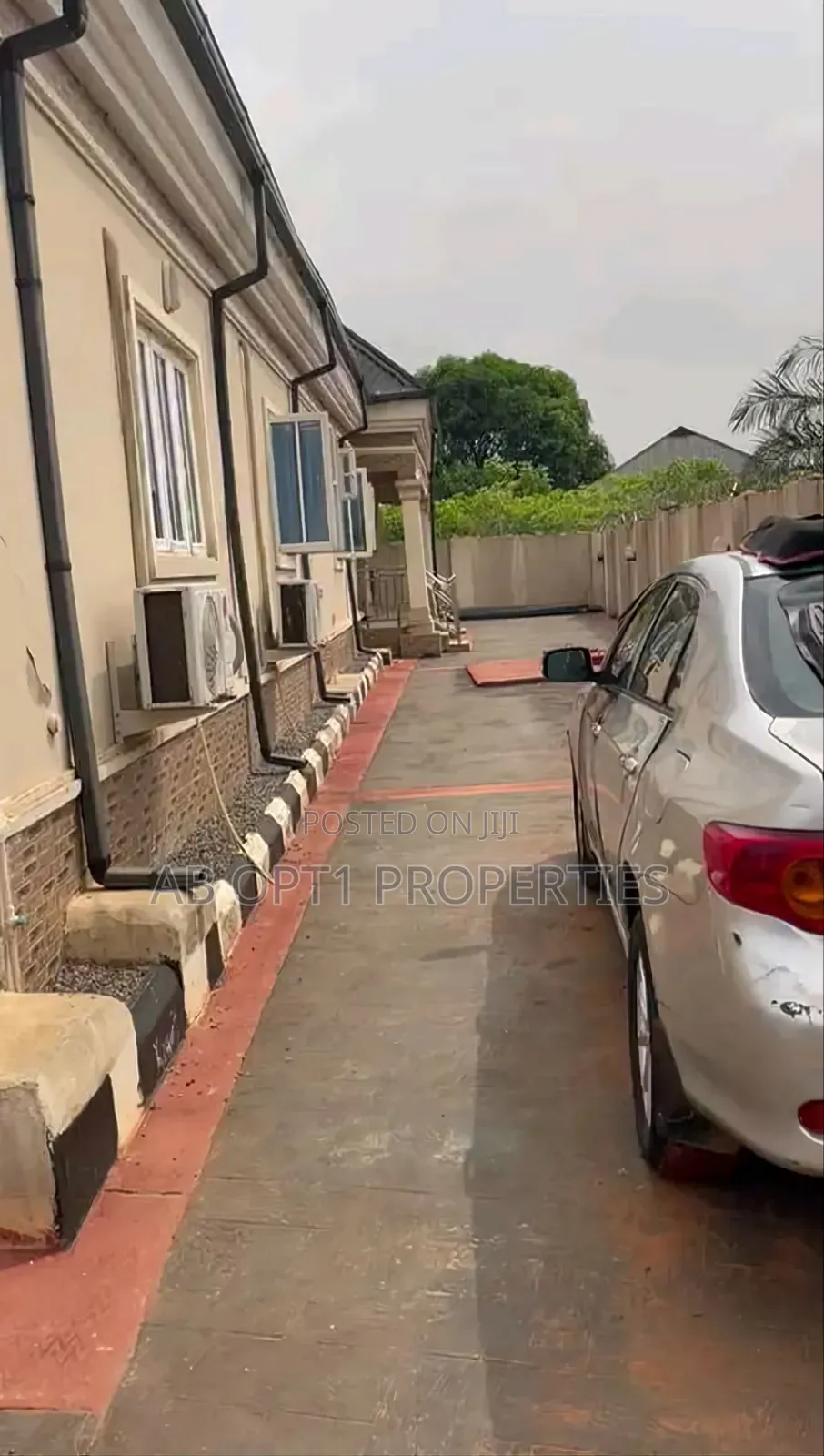 4bdrm Bungalow in Iguadolor, Siluko Rd, Benin City for sale in Benin City
