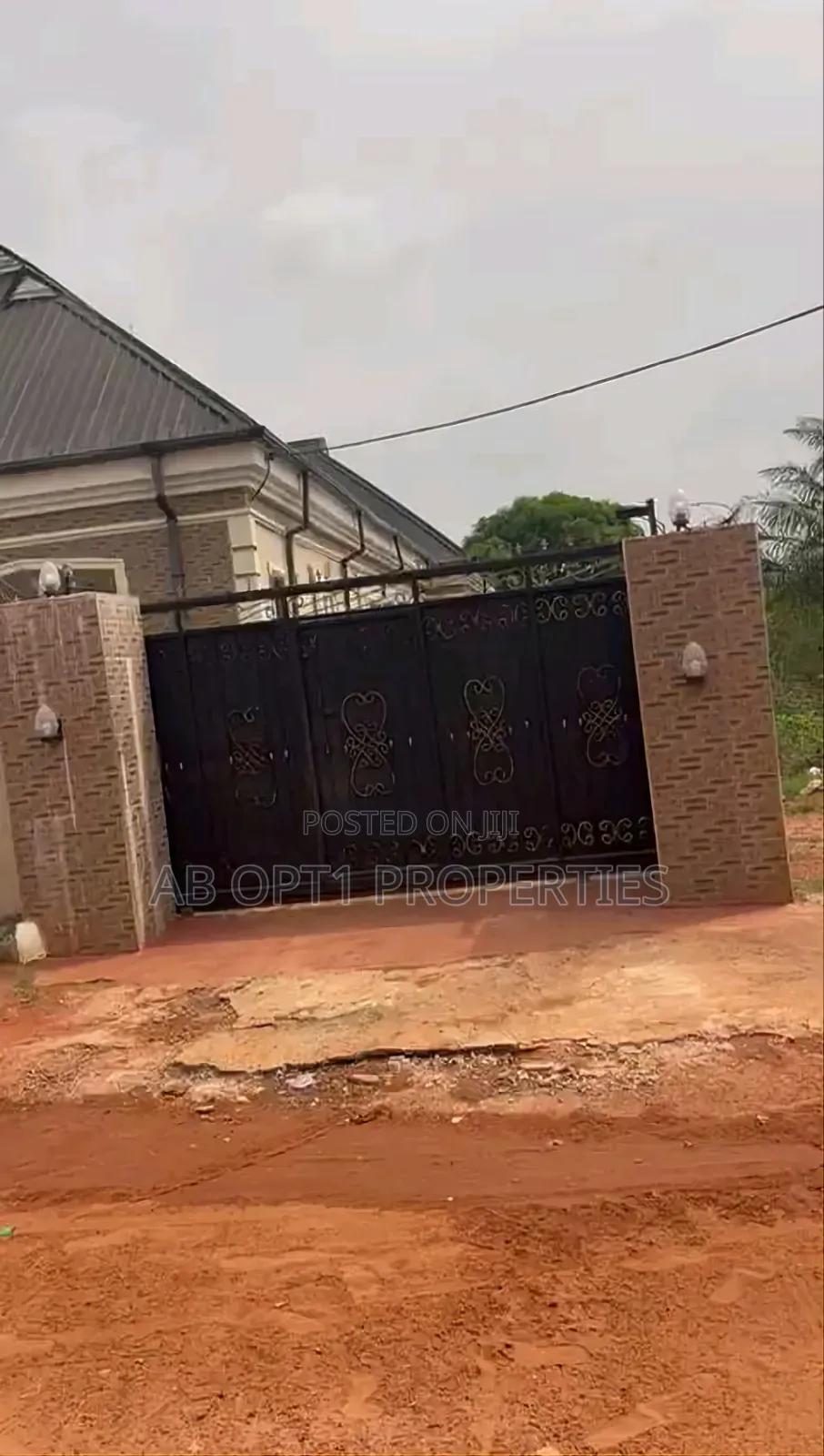 4bdrm Bungalow in Iguadolor, Siluko Rd, Benin City for sale in Benin City